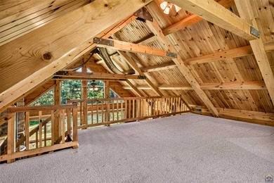 Fantastic and very well-built custom log home on almost 10 - photo 14