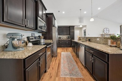 Welcome Home to the sought after D1 neighborhood of Old Mill - photo 15