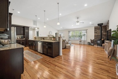 Welcome Home to the sought after D1 neighborhood of Old Mill - photo 16