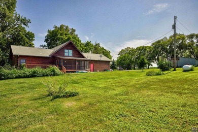Fantastic and very well-built custom log home on almost 10 - photo 36