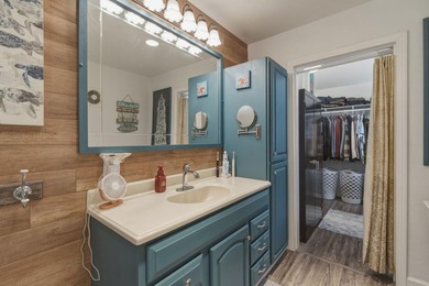 This spacious and move-in ready 7500-sf Ashland estate with 2 - photo 38