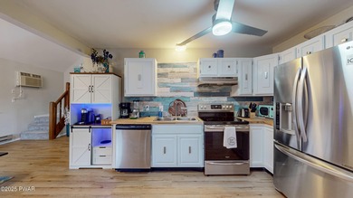 Turnkey Contemporary Retreat in Wallenpaupack Lake Estates! - photo 3
