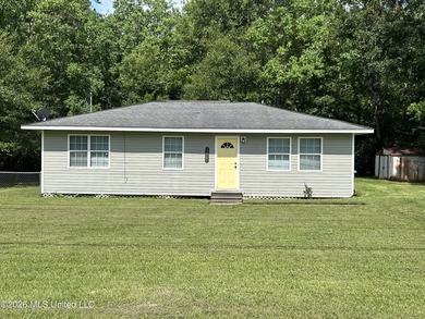 Perfect Starter Home or Investment Property!! Centrally located - photo 1