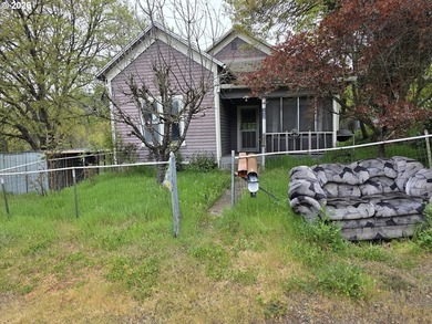 South Umpqua River views and timeless early 1900's character set - photo 1