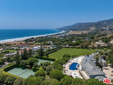Private Malibu Ocean-View Estate on approx. 5 acres spanning 13 - photo 2