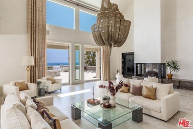 Private Malibu Ocean-View Estate on approx. 5 acres spanning 13 - photo 10