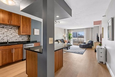 Enjoy sunny South-facing skyline views from this beautifully - photo 16