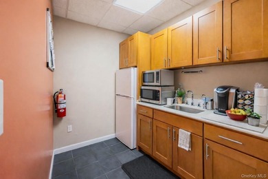 Prime free-standing professional office building for sale in a - photo 4