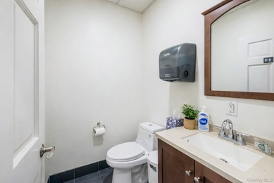 Prime free-standing professional office building for sale in a - photo 7