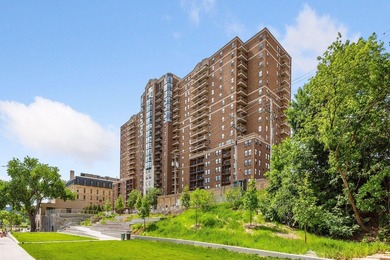 Enjoy sunny South-facing skyline views from this beautifully - photo 47