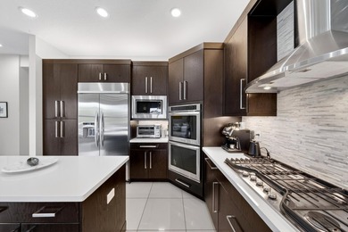 Welcome to this stunning Somerset model pool home on a serene - photo 14