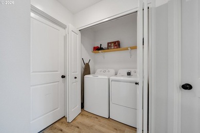 Here is the coastal property for you! This beautiful great room - photo 21