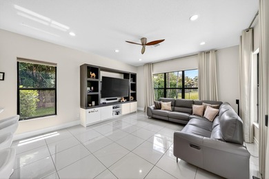 Welcome to this stunning Somerset model pool home on a serene - photo 23