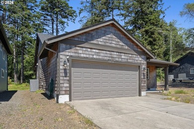 Here is the coastal property for you! This beautiful great room - photo 24