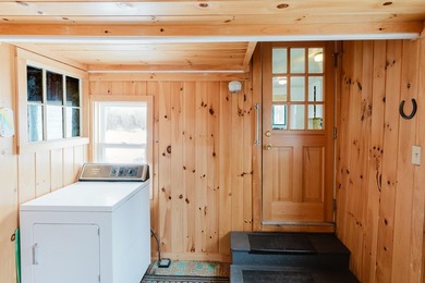 A classic Down East Home! This charming New England home has - photo 3