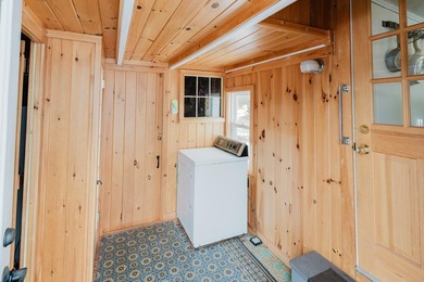 A classic Down East Home! This charming New England home has - photo 4