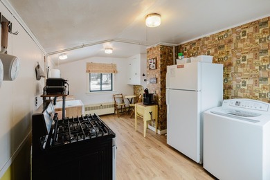 A classic Down East Home! This charming New England home has - photo 5