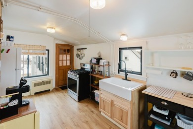 A classic Down East Home! This charming New England home has - photo 6