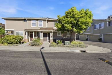 Bright & Updated Townhome Style END UNIT w/ Abundant Natural - photo 4