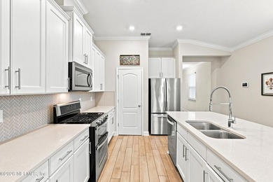 Welcome to this beautifully maintained, move-in ready home - photo 8