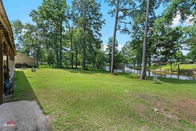 Welcome to your perfect waterfront retreat on beautiful Lake - photo 5