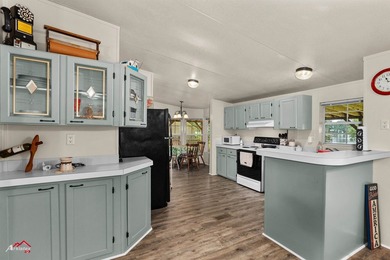 Welcome to your perfect waterfront retreat on beautiful Lake - photo 10