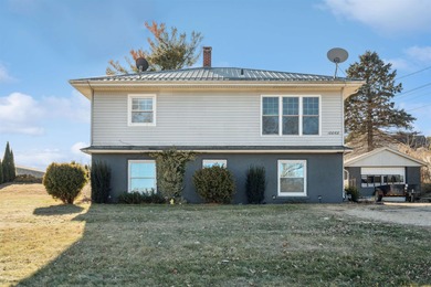 Mississippi River  - Clayton County Townhome/Townhouse Active Under Contract in Dubuque Iowa