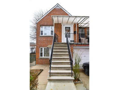Pelham Parkway Area Two family Brick semi detached, Top floor - photo 4