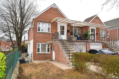 Pelham Parkway Area Two family Brick semi detached, Top floor - photo 5
