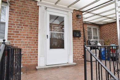 Pelham Parkway Area Two family Brick semi detached, Top floor - photo 6