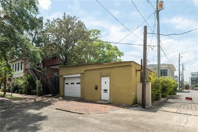 Set in Savannah's Historic Landmark District, 711 Tattnall - photo 5