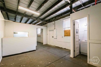 Set in Savannah's Historic Landmark District, 711 Tattnall - photo 7