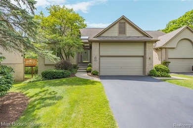 Welcome home to 4860 Lagoons Circle! This exceptional - photo 2