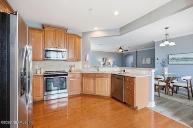 Enjoy spacious, private condo living in this beautiful top-floor - photo 8