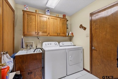Welcome to 210 Treetop Ln in the highly sought-after Hideaway - photo 11