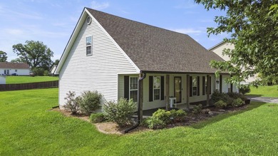 Welcome home to this beautiful 3-bedroom, 2-bath residence - photo 11
