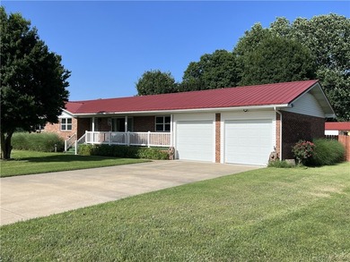 Move-in-ready 3BR-2BA brick and vinyl home with 2,216 SQFT on 0 - photo 2
