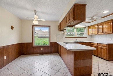 Welcome to 210 Treetop Ln in the highly sought-after Hideaway - photo 12