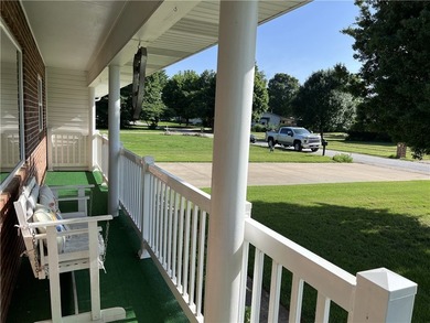 Move-in-ready 3BR-2BA brick and vinyl home with 2,216 SQFT on 0 - photo 3