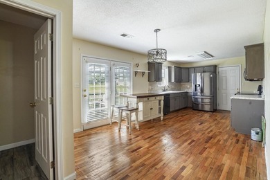 Welcome home to this beautiful 3-bedroom, 2-bath residence - photo 15