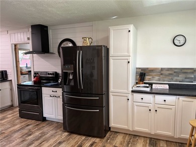 Move-in-ready 3BR-2BA brick and vinyl home with 2,216 SQFT on 0 - photo 9
