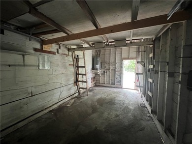 Welcome Home! This 3 bedroom 1 bath home in Oso Place - photo 19