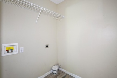 Welcome home to this beautiful 3-bedroom, 2-bath residence - photo 21
