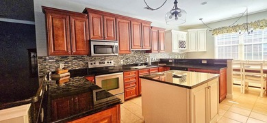 Beautiful 3-Bedroom Home with Bonus Room, Mature Landscaping & - photo 24