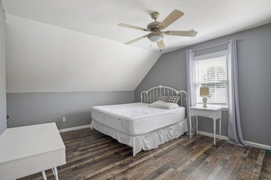 Welcome home to this beautiful 3-bedroom, 2-bath residence - photo 28