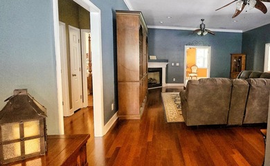 Beautiful 3-Bedroom Home with Bonus Room, Mature Landscaping & - photo 32