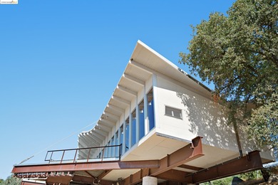 The Shipwreck House: inspired by the serpentine profiles found - photo 5