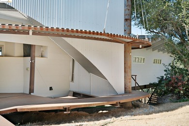 The Shipwreck House: inspired by the serpentine profiles found - photo 9