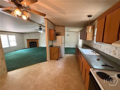Price Improvement for a quick sale. Investor Special. Some - photo 4