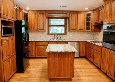 Wonderful home offering the perfect blend of comfort - photo 11